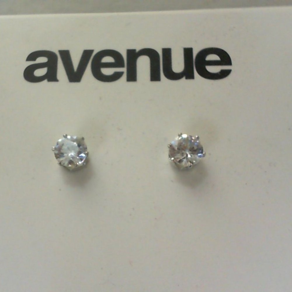 Avenue brand earrings cz studs New